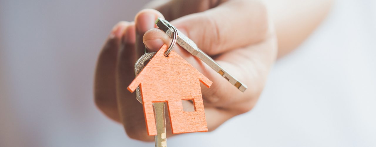 picture of a set of keys with a house key ring on them for landlord portfolio insurance by protect commercial